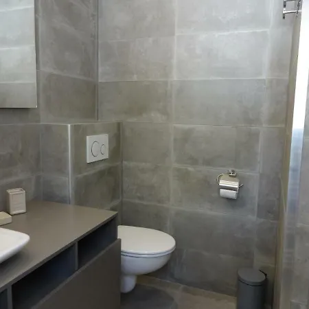 La Menade * لي إيسامبر