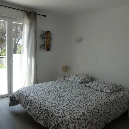 فيلة La Menade لي إيسامبر