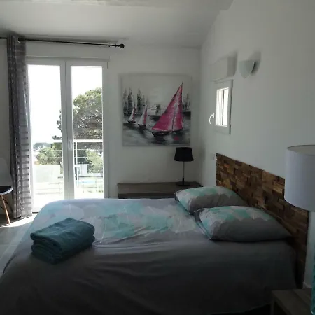 La Menade * لي إيسامبر