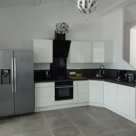 La Menade לס איסאמברה